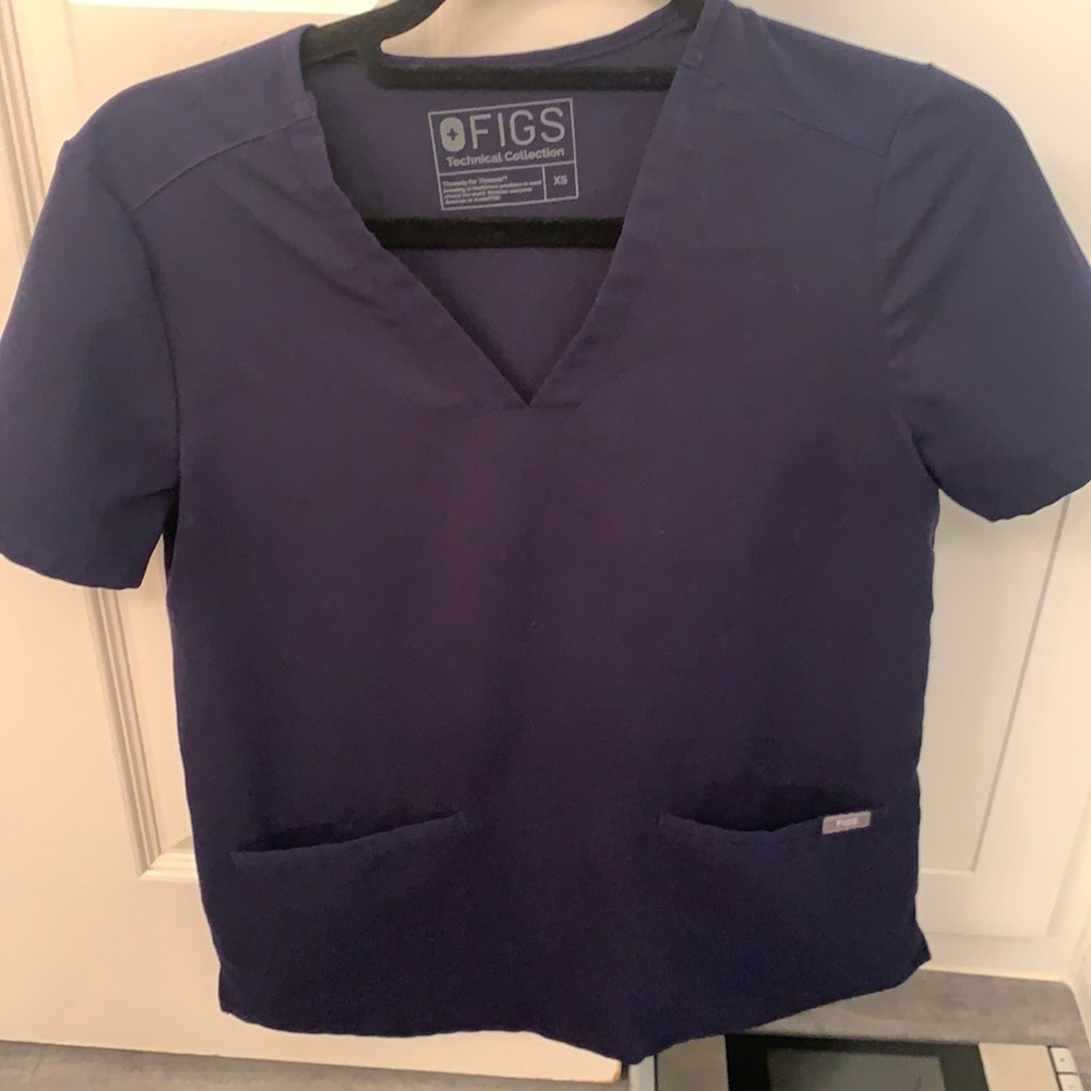 Figs Casma 3 pocket scrub top